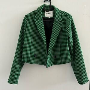 Cropped houndstooth blazer (purchased in Paris) fits like a size 4/6 US